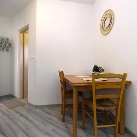 Cozy With Patio And Parking *